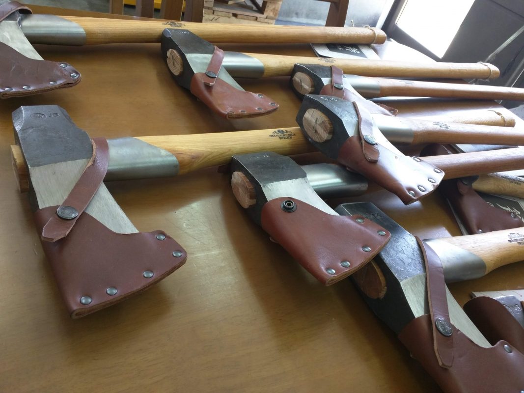 【返品交換不可】 グレンスフォシュ ブルーク 小型薪割り リファビッシュ品 441スウェーデン鋼の頑強な薪割り用斧 製作者の刻印入り 本格的な